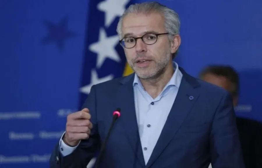 Eurodeputeti Reuten: BE mjaft me samite për Ballkanin, po të marrë masa kundër Vuçiçit dhe Dodikut