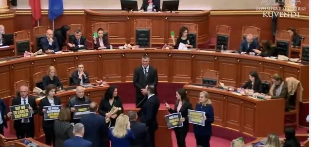 Zbardhet takimi mes Nikollës, Bardhit dhe Çuçit