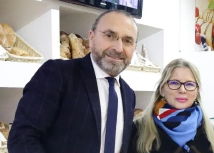 Biznesmeni i njohur denoncohet nga bashkëshortja për dhunë