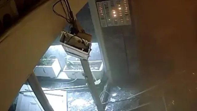 Greqi/ VIDEO- Momenti i shpërthimit të fuqishëm në Kalithea/ Dëmtohen 8 automjete dhe shtëpi