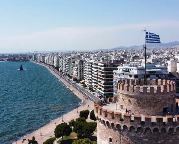 Shqiptarët e Kosovës “braktisin” Shqipërinë, po shpenzojnë mbi 1 MLN € në Greqi
