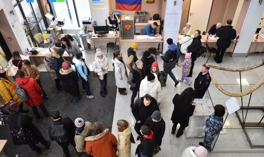 Mijëra qytetarë në prostestë në ditën e 3 të zgjedhjeve në Rusi, përmbushin dëshirën e fundit të Navalnit