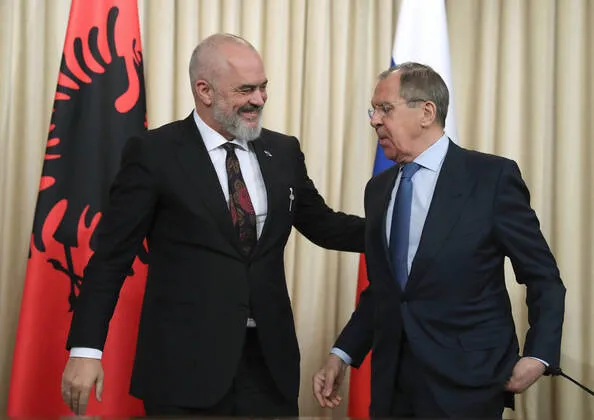 Inshallah nuk fton “për pushime” Putinin se iku dhe Pashalimani