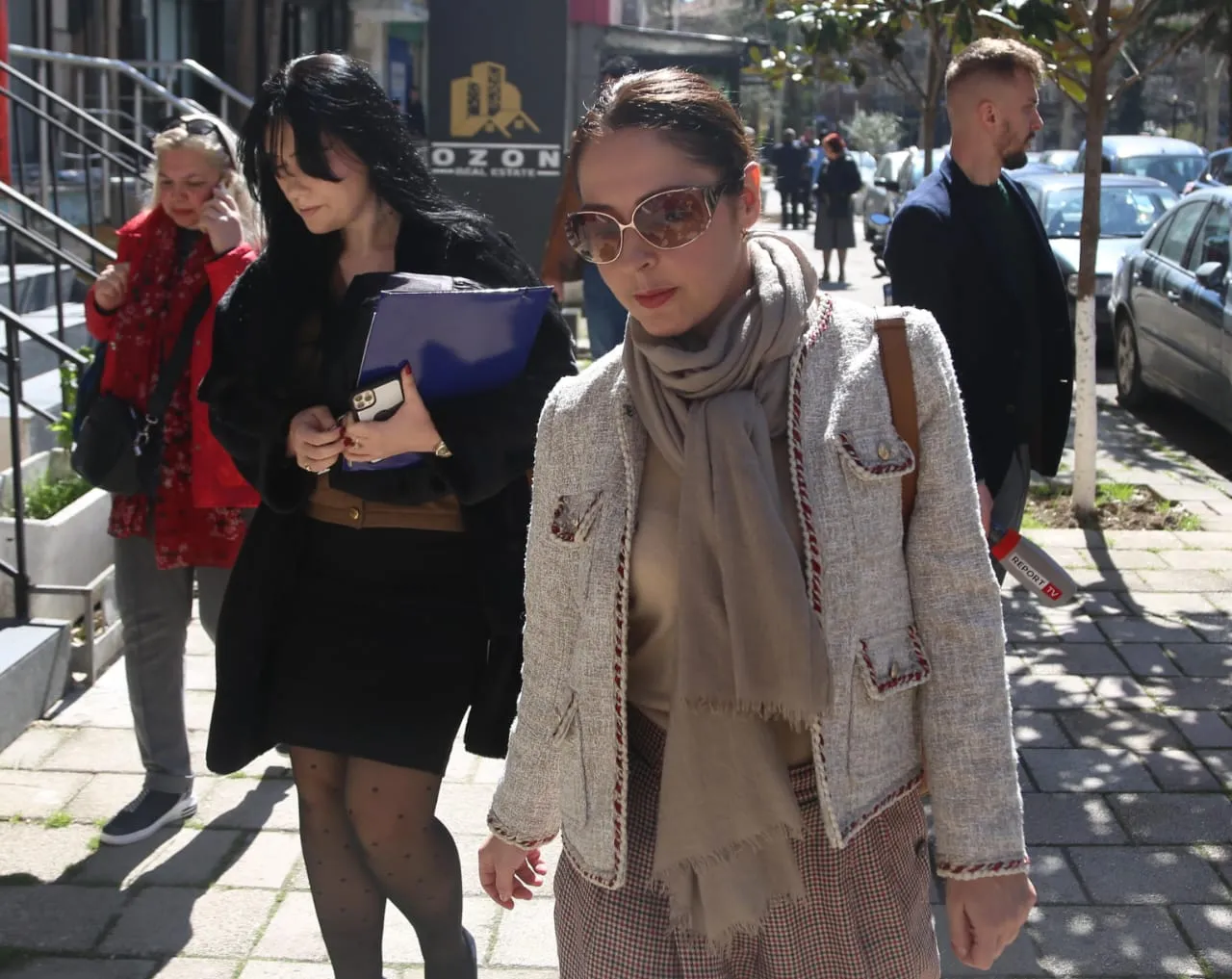 FOTO/Elia Zaharia dhe Leka sot  në gjykatë pas seancës për divorcin