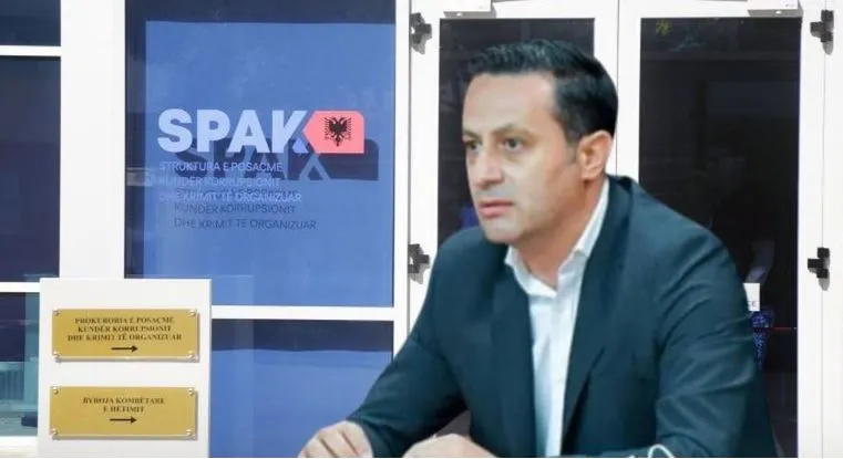 Vartësve të kreut të Tatimeve iu sekuestrohen telefonat