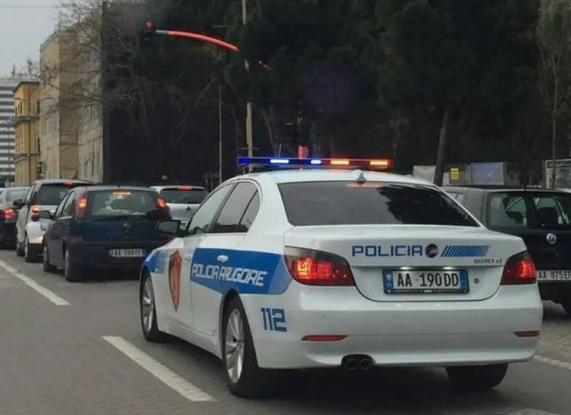 Tentoi të vidhte një makinë, arrestohet në flagrancë 28-vjeçari në Durrës