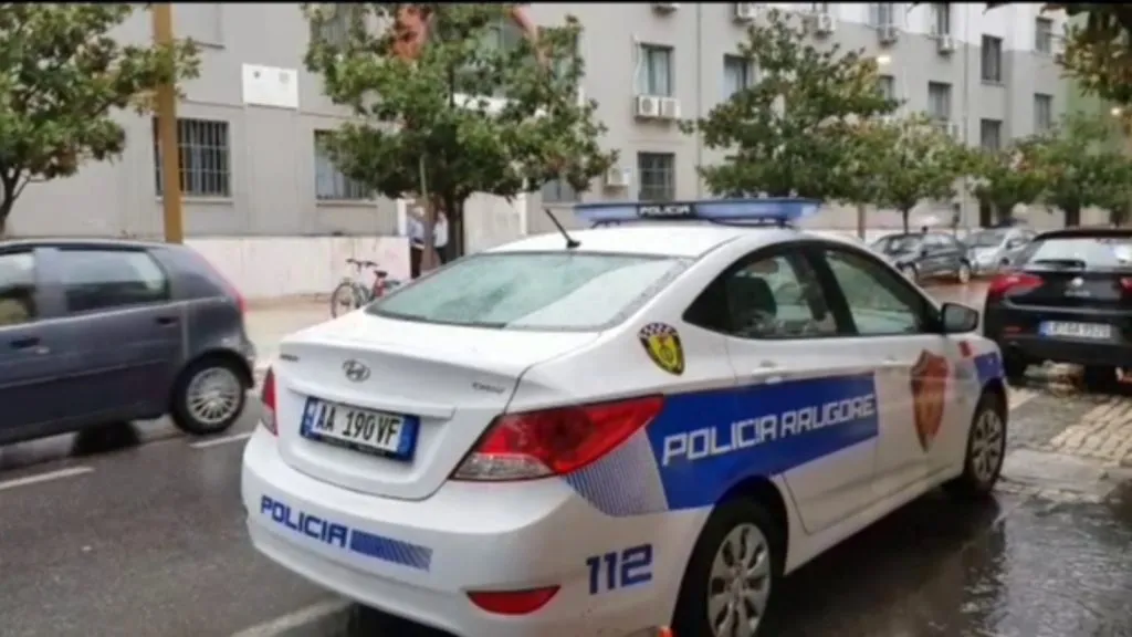 Durrës/  Babë e bir përfundojnë në komisariat për dhunë në familje