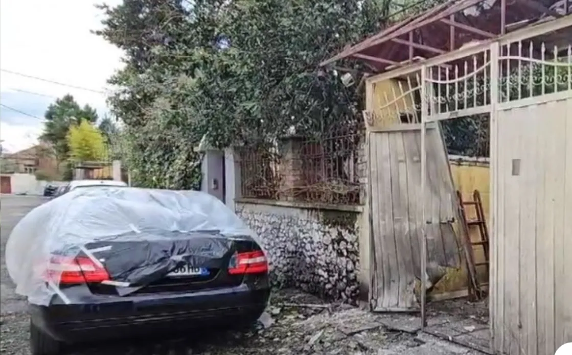 Shkodër/ Shpërthim tritoli në portën e një banese , dyshimet e para