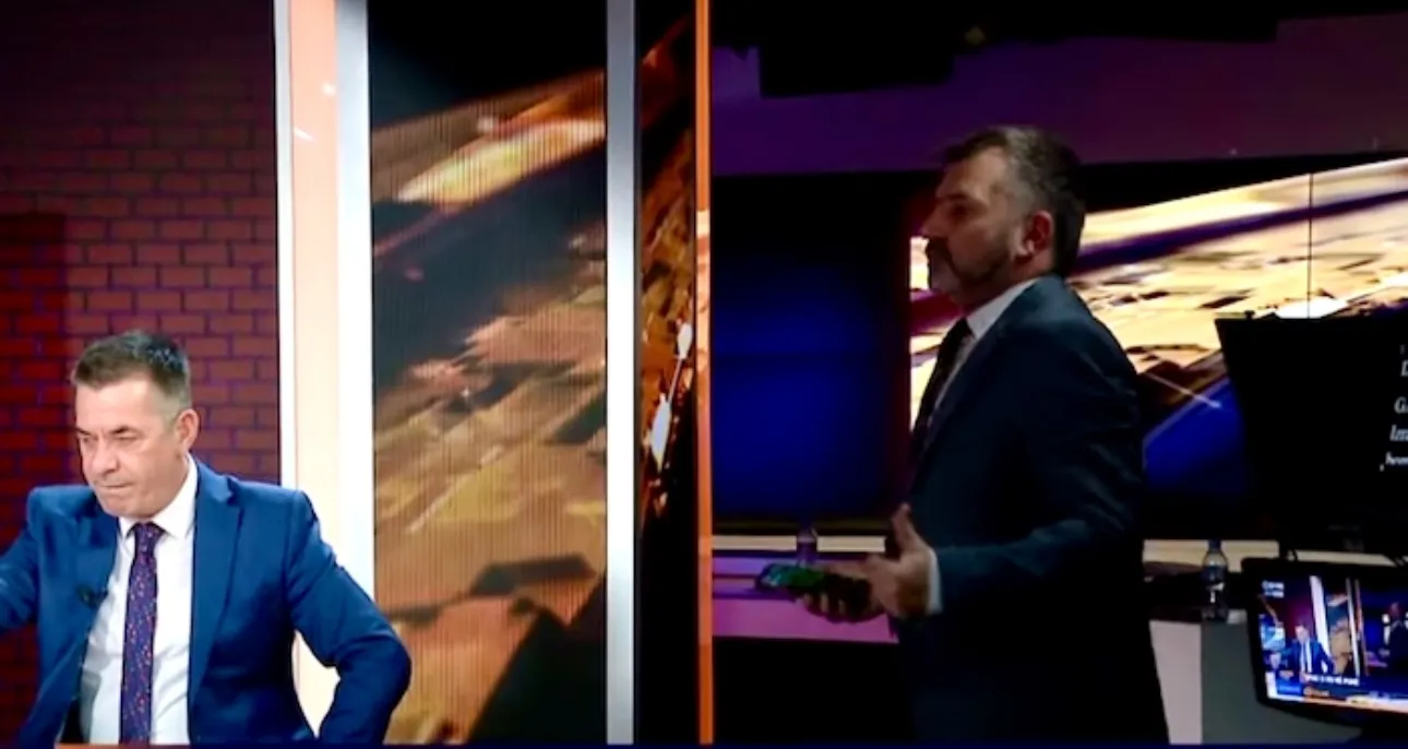Andi Bushati ikën nga studio e Pekës: Nuk pranoj të debatoj me idiotë, Peka ndërpret emisionin