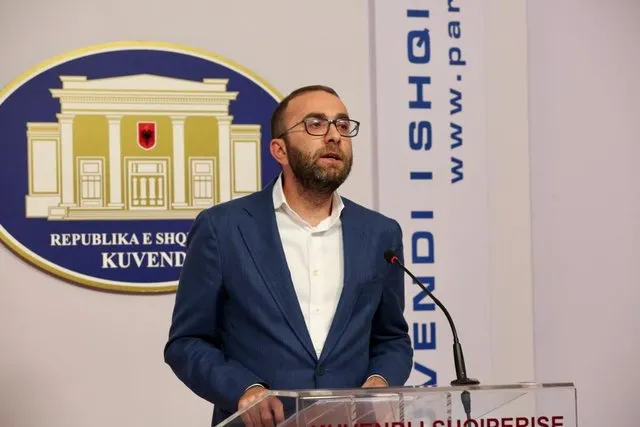 Bardhi për mandatin e Xhaçkës: Duhej t’i ishte hequr një vit më parë