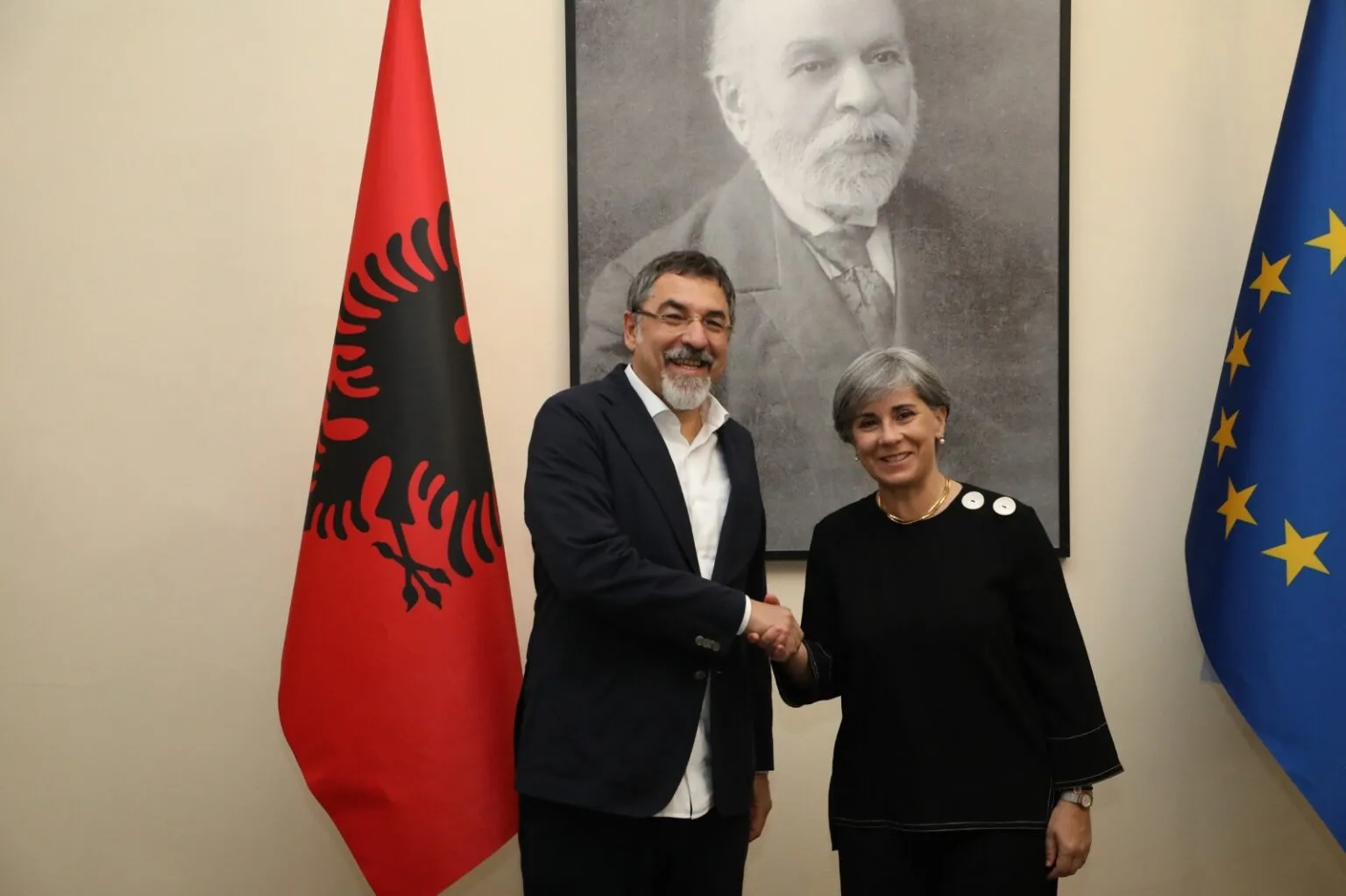 Çuçi pret reporteren për Shqipërinë në PE: Platformë dialogu me opozitën për ligjet me 3/5. Rikthimi në normalitet një sinjal i mirë