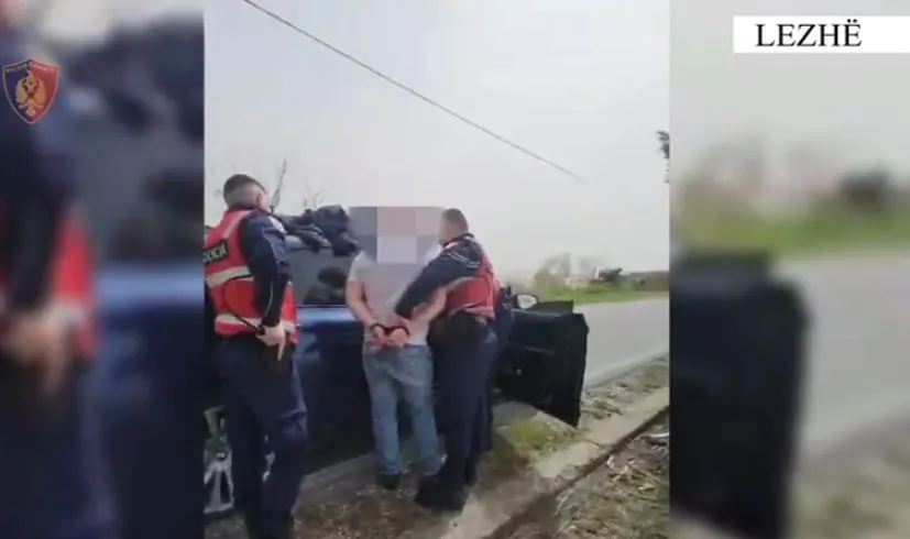 Lezhë/ Udhëtonte i armatosur, arrestohet 36-vjeçari, ja çfarë iu gjet tjetër në makinë