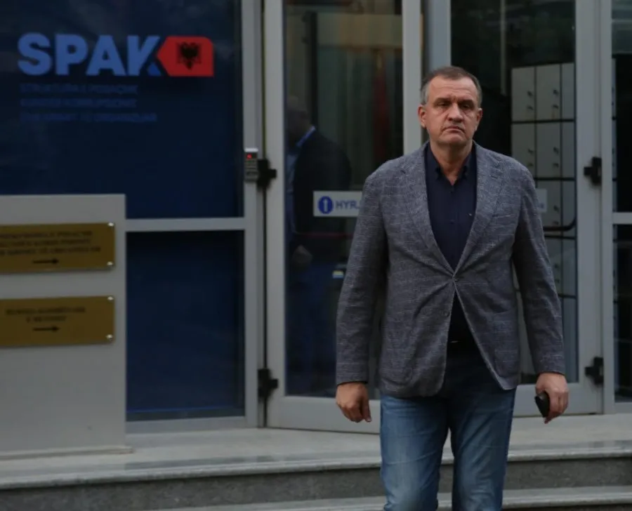 Ish-ministri i Shëndetësisë, Ilir Beqaj korrekt me orarin :  Paraqitet në SPAK