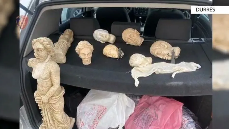 Rrogozhinë/Vidhnin dhe trafikonin statuja dhe ikona, vihen në pranga 2 persona
