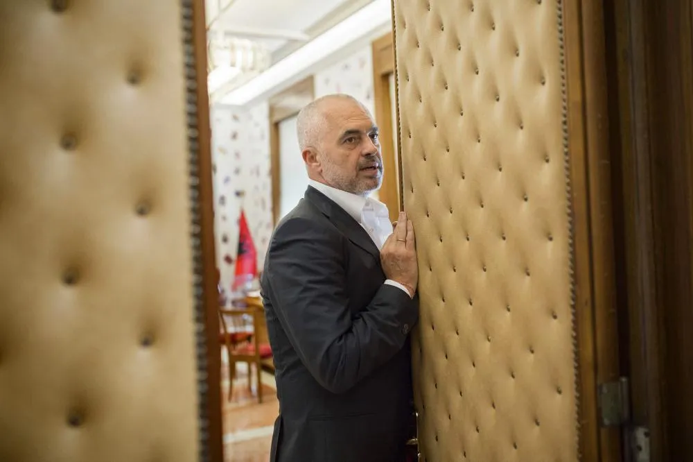 Si po fsheh qeveria korrupsionin në radhët e saj, çdokush vjedh sipas qejfit