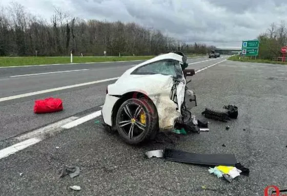 DJ shqiptar vdes në një aksident në Itali, Ferrari me të cilin po udhëtonte shpërthen në flakë