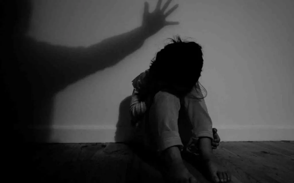 Akuzoi 60-vjeçarin se e abuzoi seksualisht, zbardhet dëshmia e të miturës!
