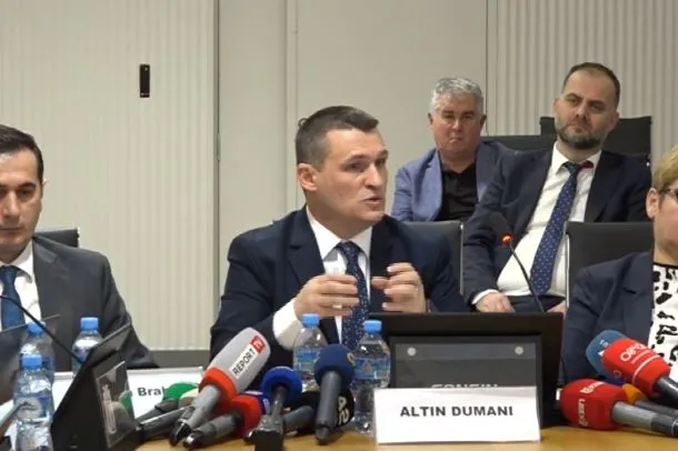 “Institucionet publike, nuk denoncojnë korrupsionin”- Altin Dumani ngre shqetësimet në KLP: Vetëm 12 raste në 2023! Rënie shqetësuese me 40%
