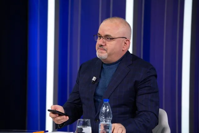 Gazetari Hoxha : Krimi, biznesi dhe politika, “trekëndëshi” që po mban peng Shqipërinë!
