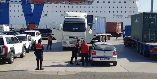Arrestohet efektivi i policisë në Portin e Durrësit