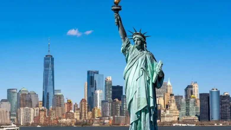 VIDEO/  Statuja e Lirisë lëkundet nga tërmeti që goditi New York-un