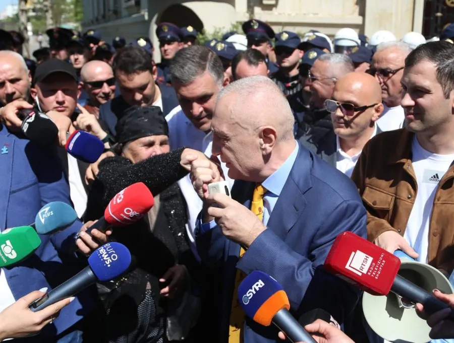 Meta e quan korrupsionin e  Veliajt më të dëmshëm  se tërmeti i 2019: Koha për shkundje!