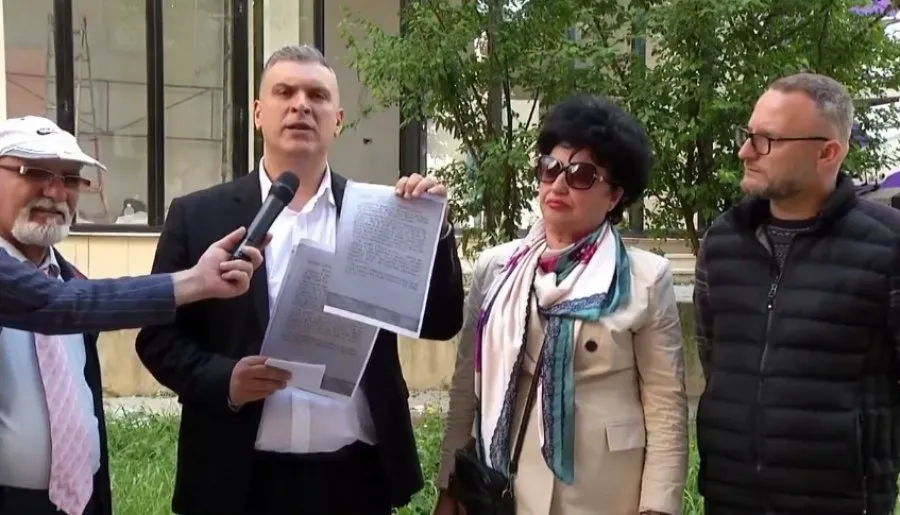 Denoncimi nga ‘Astiri’ i anëtarit të Partisë së Lirisë në Këshillin Bashkiak të Tiranës, Tedi Blushi: Patronazhistët kanë zaptuar hapësirat publike!