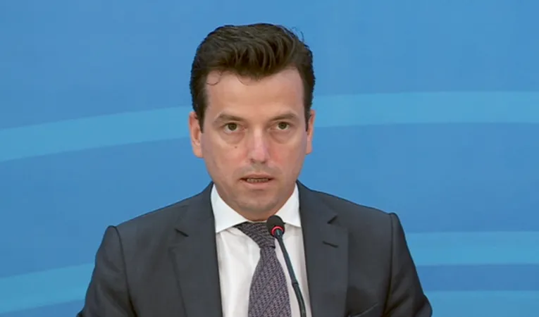 Agron Shehaj flet për drejtorët hajjdutët e  bashkisë : Veliaj e dinte për kompaninë “5D”!