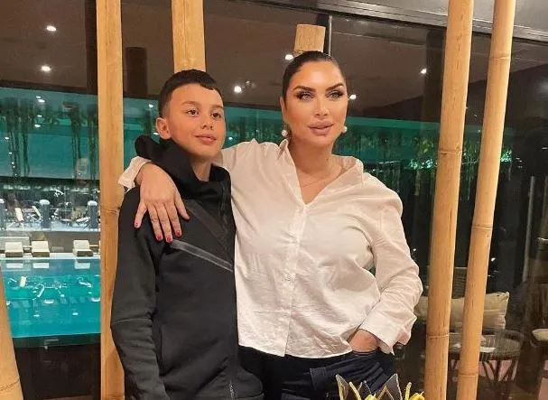Çiljeta flet për babain e djalit të saj: Ka pasur 4 gra