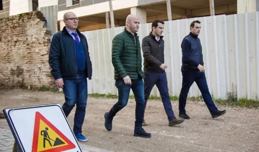 Media e njohur franceze shkrim për drejtorët hajdutë: Erion Veliaj në zemër të skandalit të ri korruptiv që ka tronditur Shqipërinë