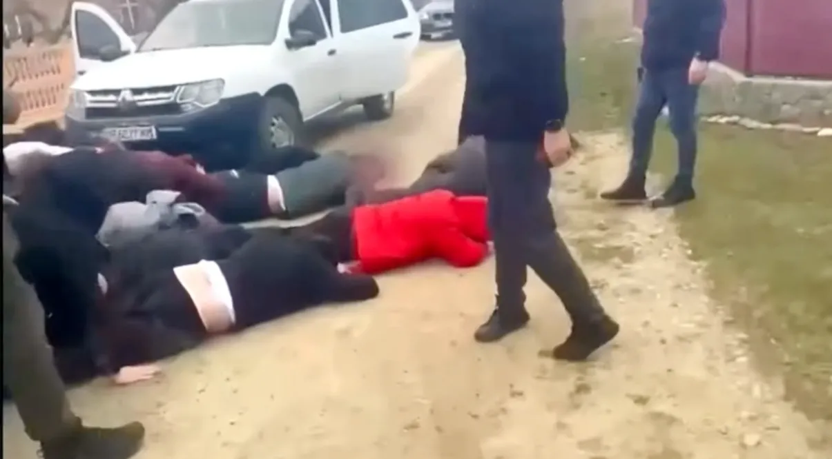 VIDEO/ “Dru” për të rinjtë ukrainas që nuk duan të rekrutohen dhe përpiqen të arratisen (VIDEO)