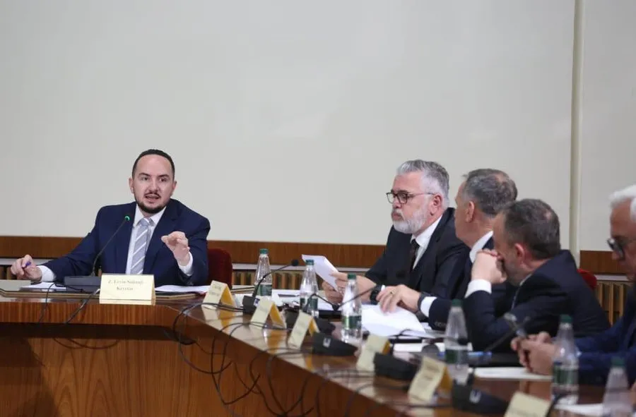PS braktisi Komisionin për TIMS-in, Salianji replikë me  Gogun: Kërkuan pushim, por ikën si mjeranë