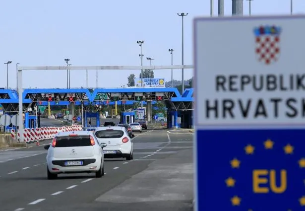 Policia serbe liron kosovarët e ndaluar në kufirin Serbi-Kroaci