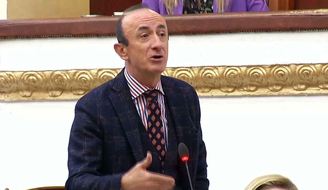 Deputeti demokrat: Problemi është se jemi çmendur të gjithë