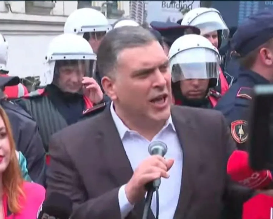 Tedi Blushi: Mafia e betonit ka marrë peng Bashkinë e Tiranës!