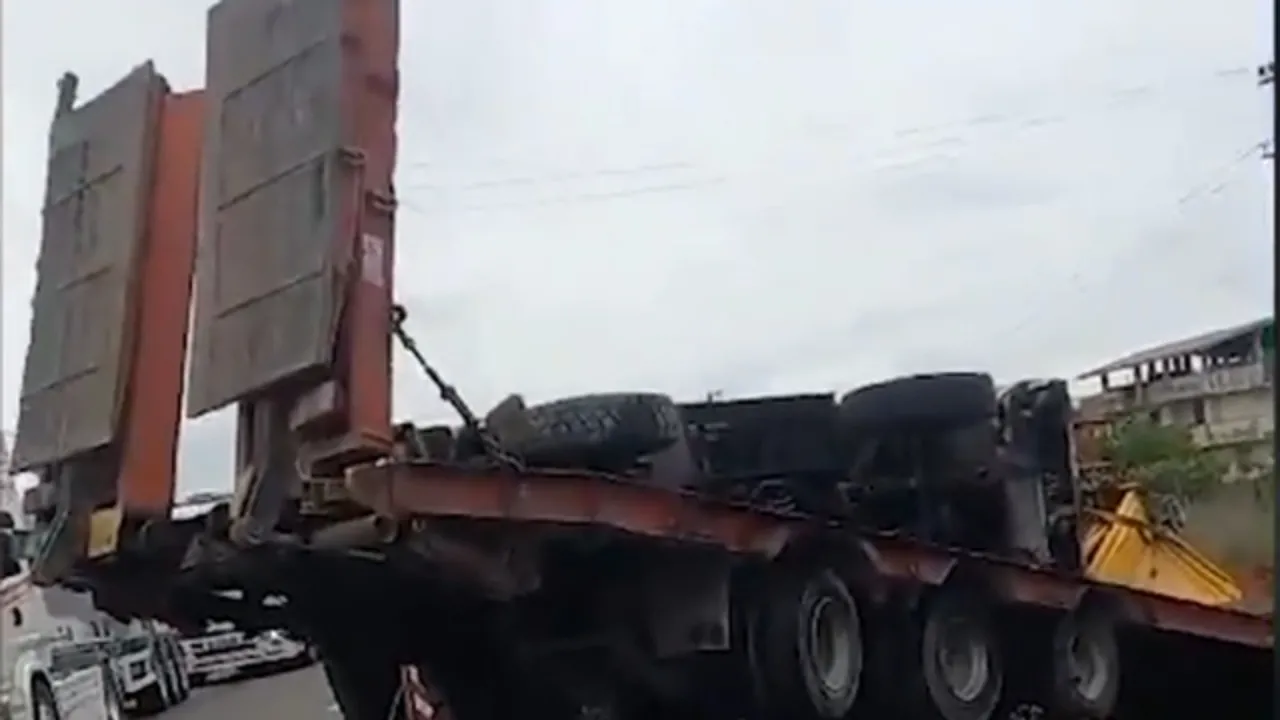 VIDEO/ Aksident i rëndë në kthesën e Rinasit, përmbysen disa automjete