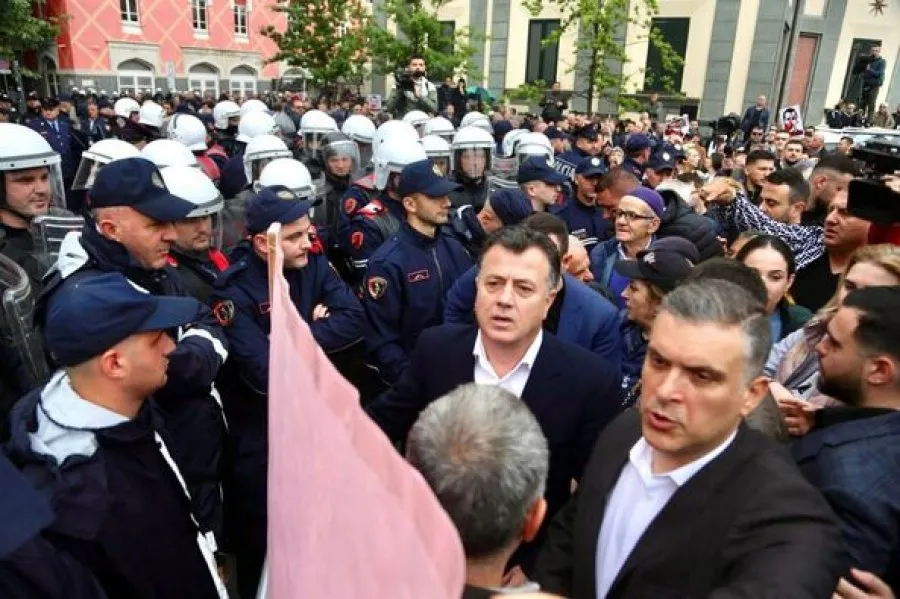 Reagon Tedi Blushi që u procedua penalisht: Kreu i organizatës kriminale ‘5D’ dhe ministri i bandave nuk do mund të më ndalin të mbroj interesin e qyetarëve