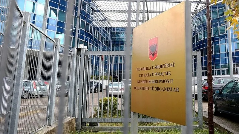 KLSH gjen një “mal” me probleme, zyrtarët refuzojnë të firmosin tenderët nga frika e SPAK