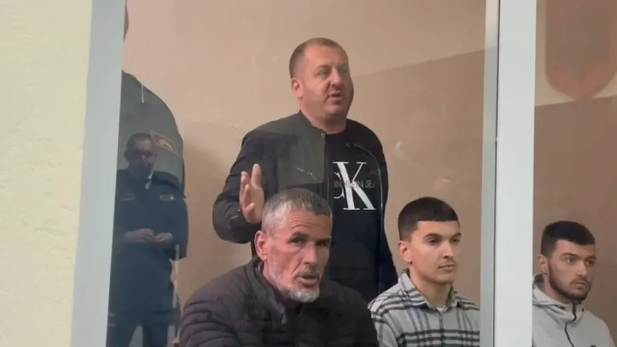 Protestuesit e opozitës para gjykatës: Na kanë dhunuar dhe terrorizuar
