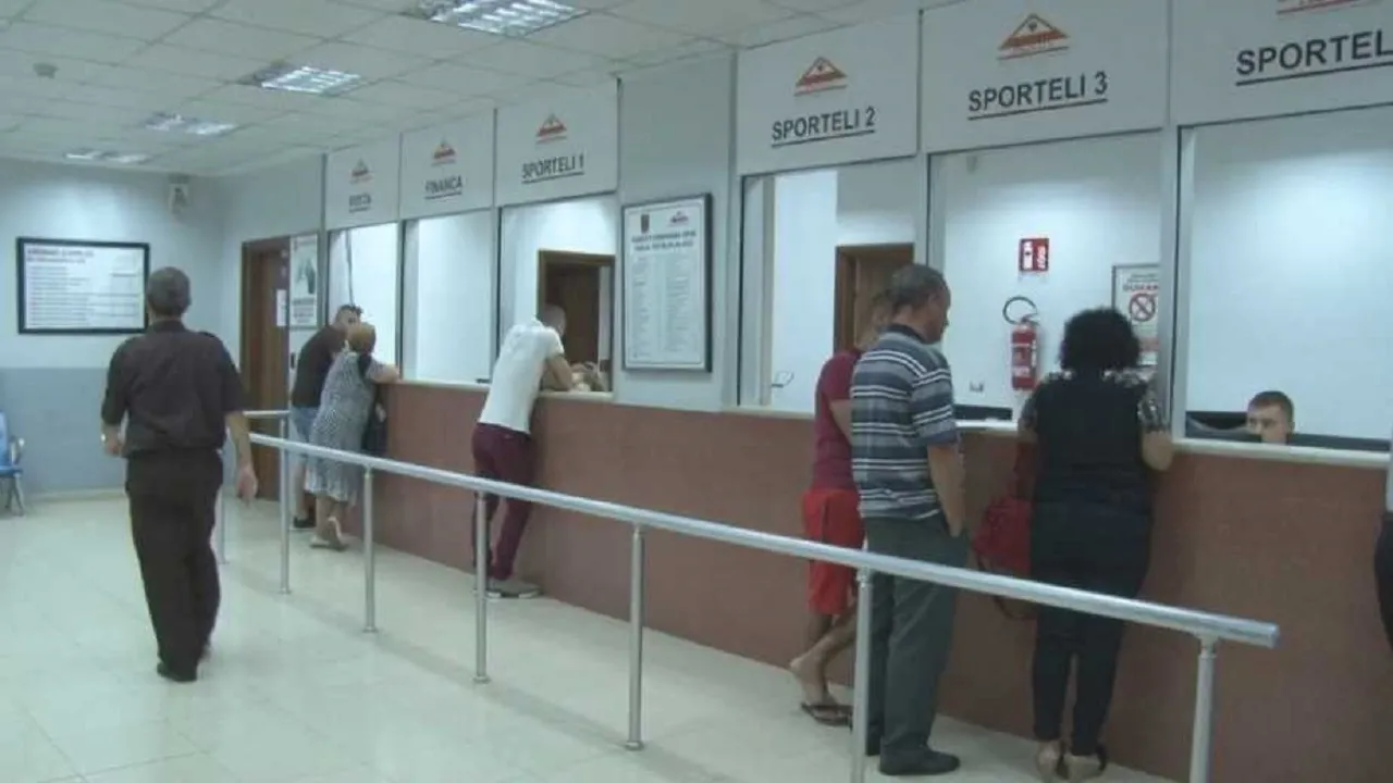 Rriten tarifat e shërbimit  dhe paralizohet Kadastra/ 26 mijë qytetarë pa shërbim, “mal” me dosje dhe rritje të tarifave, drejtoritë që shkrihen