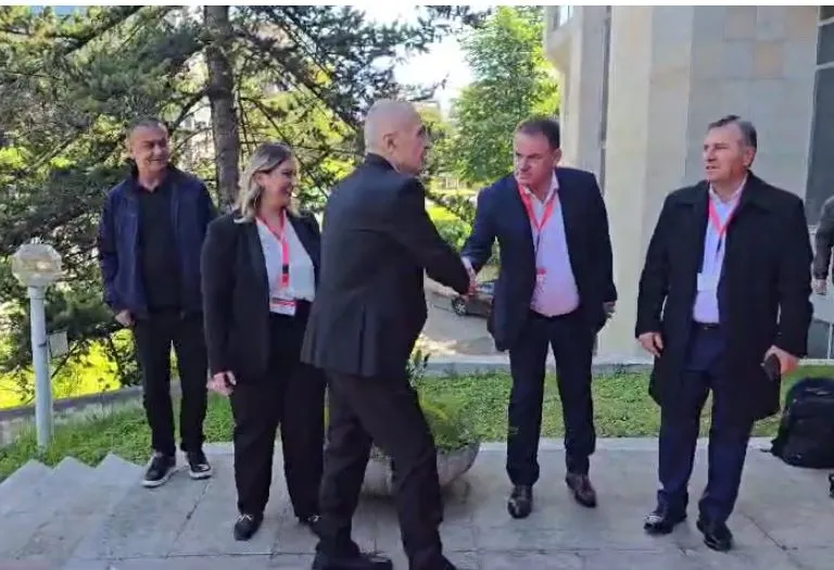 Meta në garë përballë ish-drejtorit të Policisë së Kamzës për postin e Presidentit të PL-së