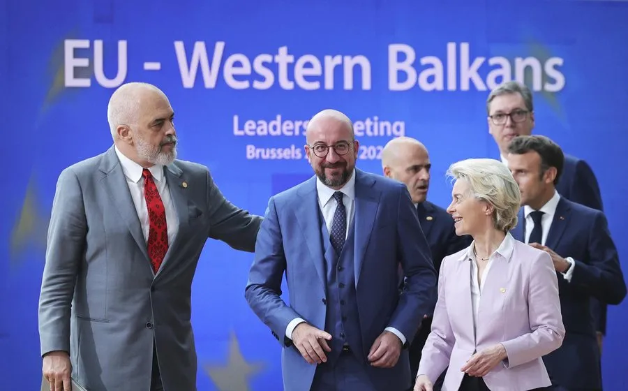 BE i jep Serbisë 1.6 miliardë euro , Shqipëria mbetet me ‘gisht në gojë’