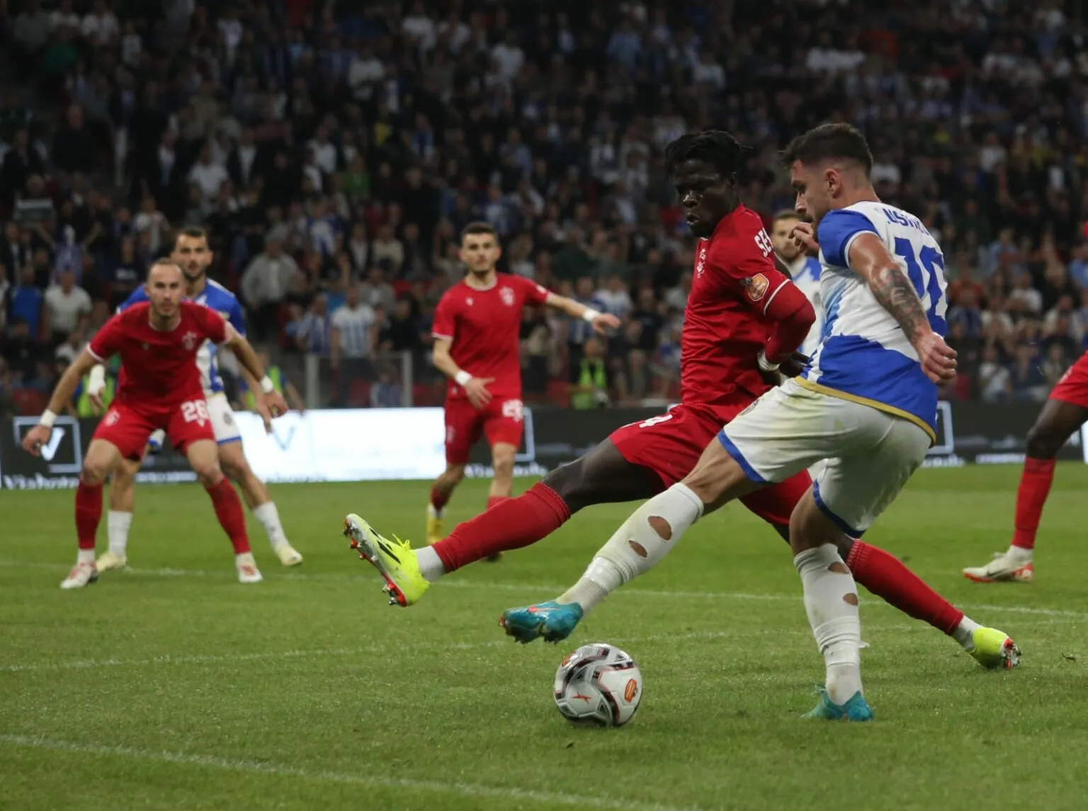 Partizani triumfon në derbi, vendos dopieta e Maguette