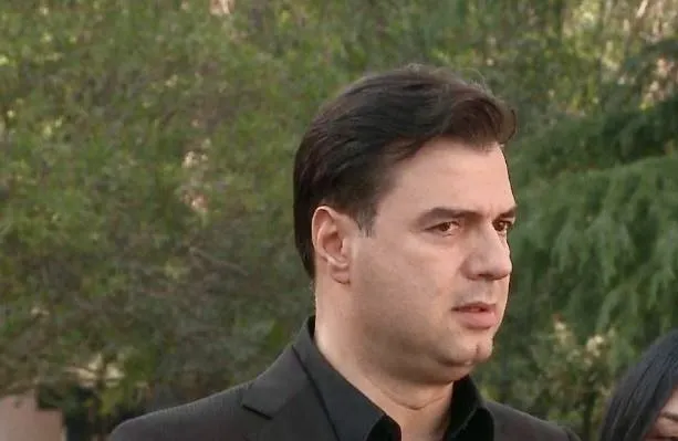 Basha  e quan performancën e Metës të mjerueshme dhe u bën thirrje deputetëve: Mbështesin amendamentet pro SPAK dhe kundër korrupsionit!