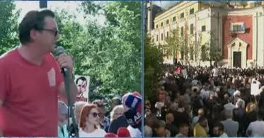 Aktori Neritan Liçaj në protestën para bashkisë:Vidhemi edhe kur ne flemë