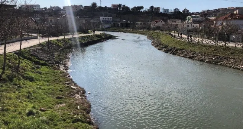 Shkodër/ Gjendet i pajetë në Drin një prej të miturve