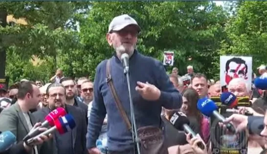 Mehdi Malkja në protestën para Bashkisë Tiranë: Më kanë kërcënuar! Nëse na rrahin…
