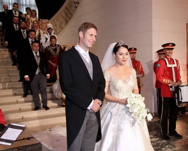 Zbardhet vendimi i divorcit  nga  Gjykata për Elia Zaharian dhe Princ Lekën