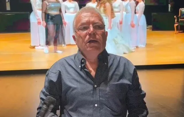Jep dorëheqjen drejtori i teatrit të Fierit, pasi shkoi në mitingun e Ramës në Athinë
