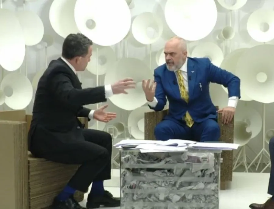 Rama akuza  Albin Kurtit se përzihet në punët e brenshme të Shqipërisë